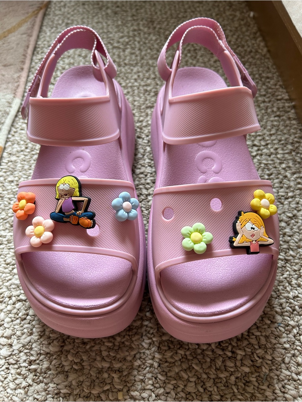 Crocs Soho Y-Strap Platform Sandals Lilac Size 8W With Lizzie McGuire Jibbitz
